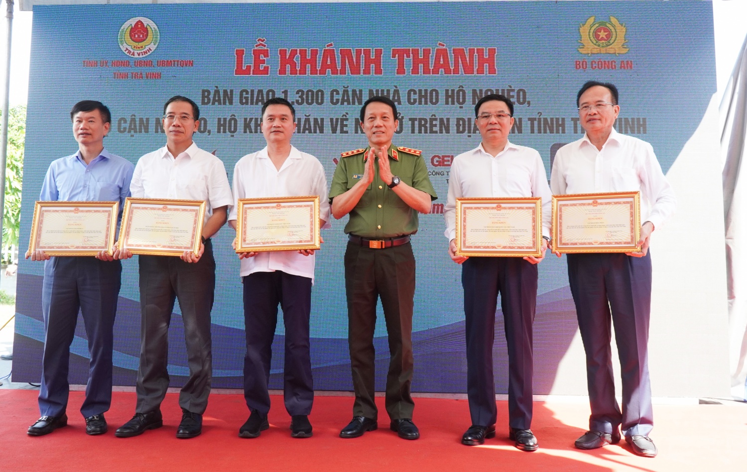 Khánh thành và bàn giao 1.300 căn nhà cho người nghèo tại Trà Vinh